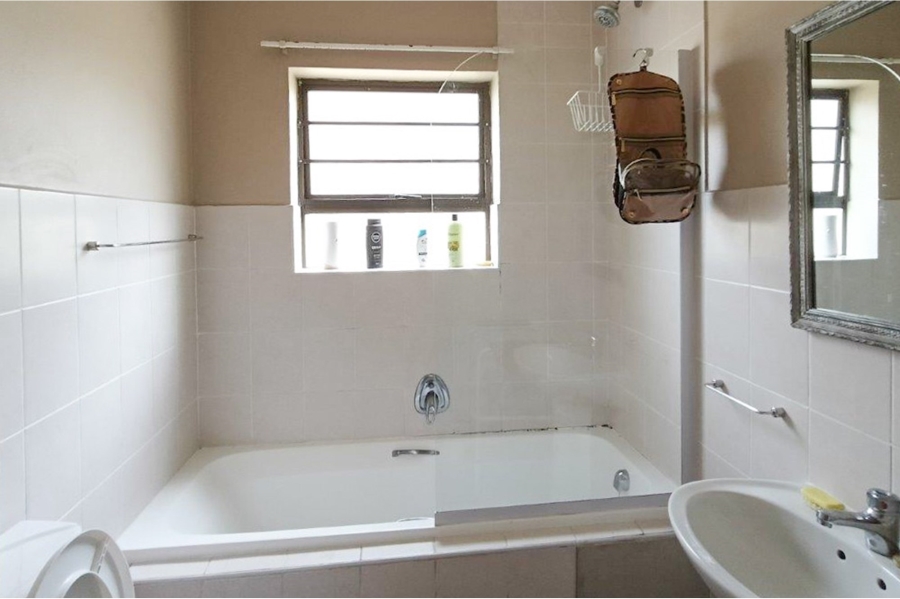 2 Bedroom Property for Sale in Vredekloof East Western Cape